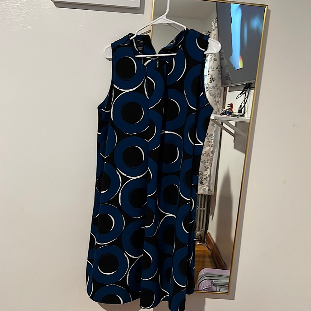 Brand: alfani women, size: 16w color : blue, black and white